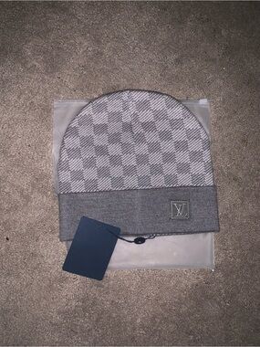 Beanie lv Silver Gray Knit Hat with Logo Tag